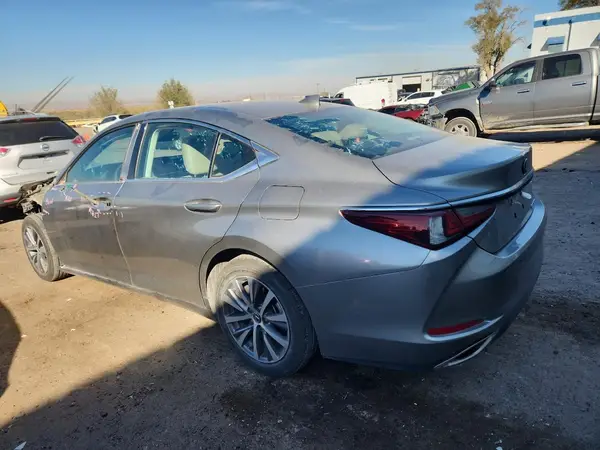 58ADZ1B14LU062070 2020 LEXUS ES - Image 2
