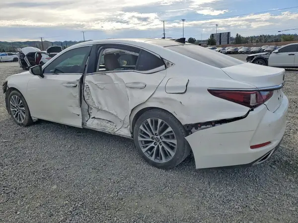 58ADZ1B14LU069357 2020 LEXUS ES - Image 2