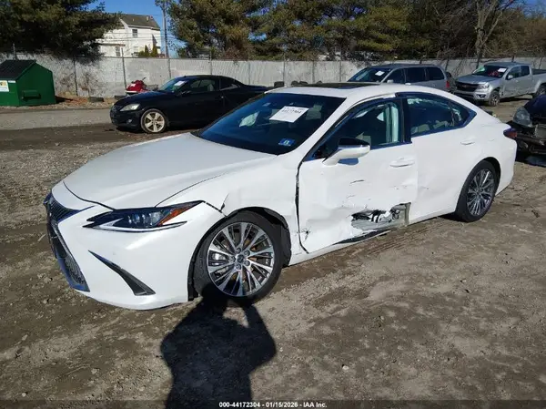 58ADZ1B14LU074686 2020 LEXUS ES - Image 2