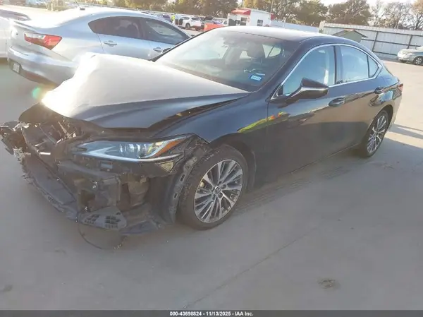 58ADZ1B14LU075949 2020 LEXUS ES - Image 2