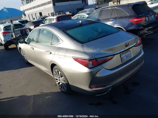 58ADZ1B14LU076194 2020 LEXUS ES - Image 2