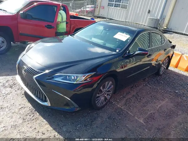 58ADZ1B14LU077037 2020 LEXUS ES - Image 2