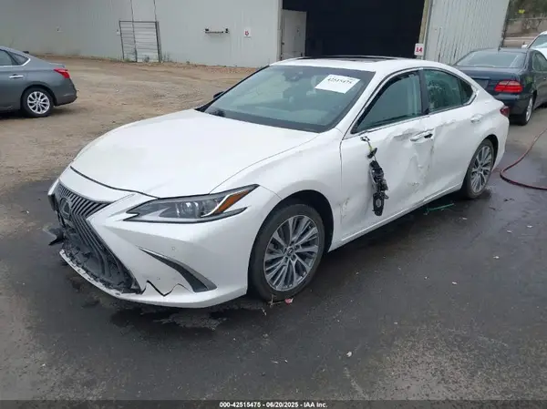 58ADZ1B14MU086192 2021 LEXUS ES - Image 2