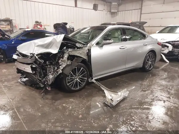 58ADZ1B14NU124361 2022 LEXUS ES - Image 2