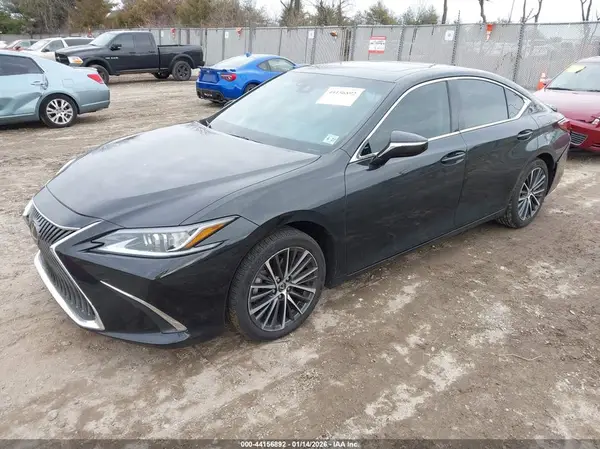 58ADZ1B14NU124702 2022 LEXUS ES - Image 2