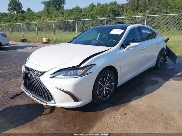 58ADZ1B14NU131410 2022 LEXUS ES - Image 2