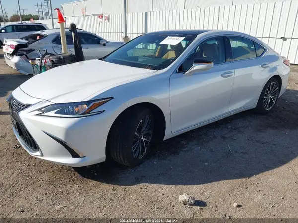 58ADZ1B14RU160377 2024 LEXUS ES - Image 2