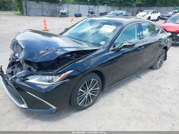 58ADZ1B14RU173520 2024 LEXUS ES - Image 2