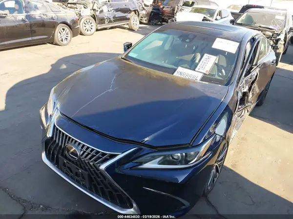58ADZ1B14RU178944 2024 LEXUS ES - Image 2