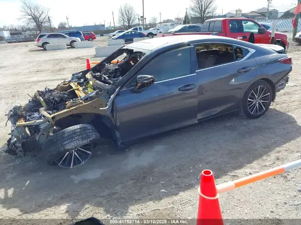 58ADZ1B14RU182685 2024 LEXUS ES - Image 2