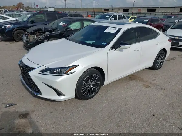 58ADZ1B14RU183545 2024 LEXUS ES - Image 2