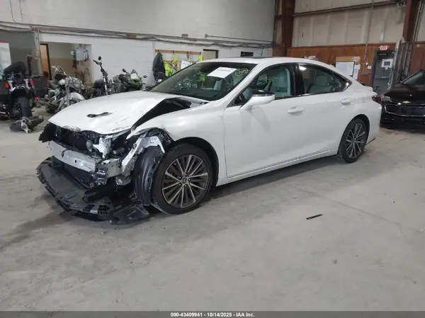 58ADZ1B14SU199251 2025 LEXUS ES - Image 2