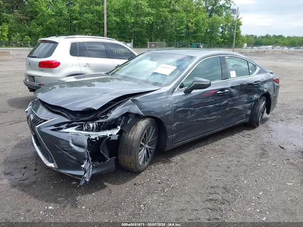 58ADZ1B14SU215903 2025 LEXUS ES - Image 2