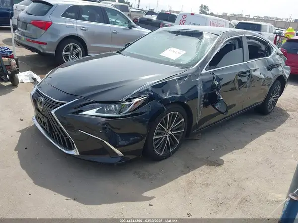 58ADZ1B14SU221247 2025 LEXUS ES - Image 2