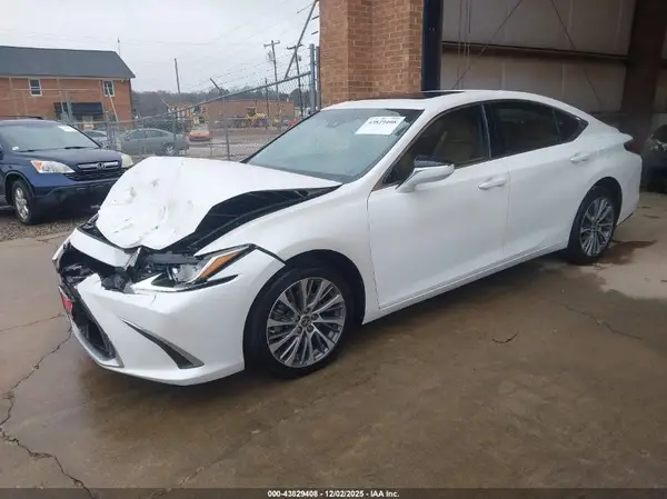 58ADZ1B15LU055533 2020 LEXUS ES - Image 2