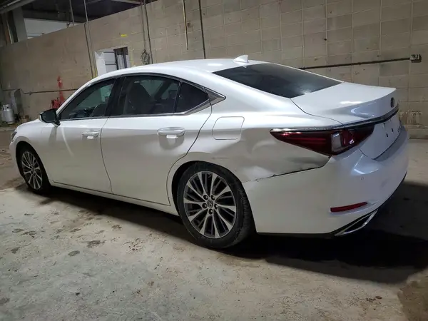 58ADZ1B15LU055676 2020 LEXUS ES - Image 2