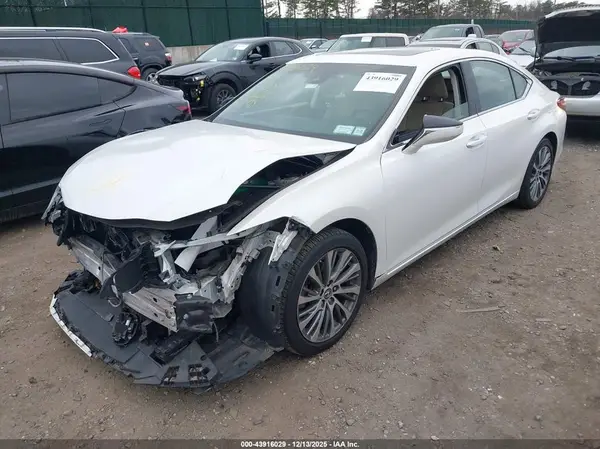 58ADZ1B15LU057976 2020 LEXUS ES - Image 2