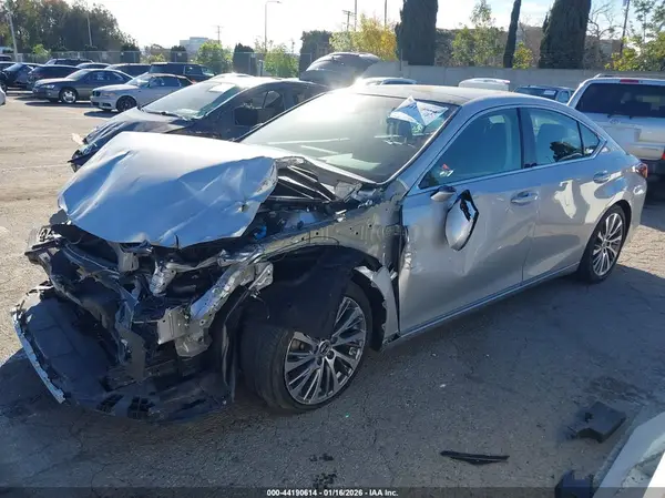 58ADZ1B15LU059551 2020 LEXUS ES - Image 2