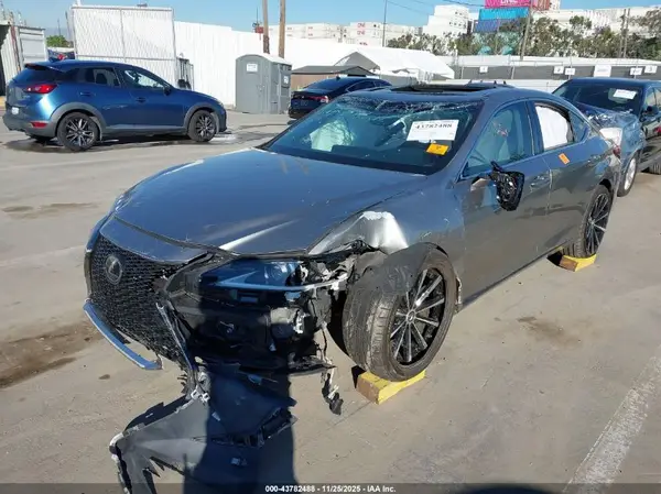 58ADZ1B15LU076172 2020 LEXUS ES - Image 2