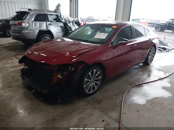 58ADZ1B15LU077743 2020 LEXUS ES - Image 2