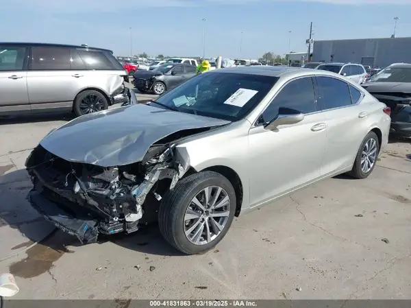 58ADZ1B15LU078567 2020 LEXUS ES - Image 2