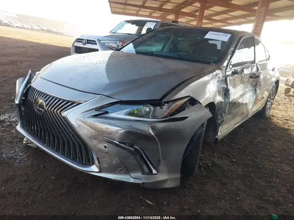 58ADZ1B15MU084712 2021 LEXUS ES - Image 2