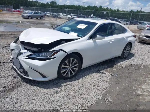 58ADZ1B15MU089795 2021 LEXUS ES - Image 2