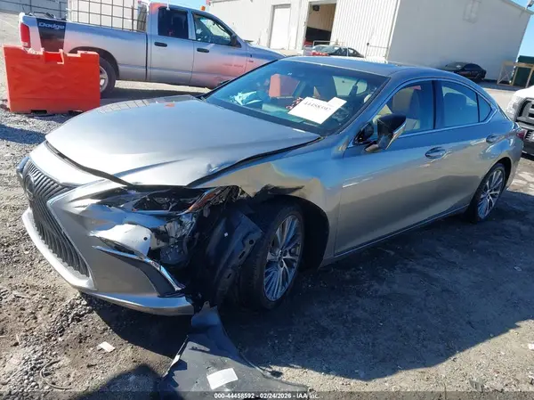58ADZ1B15MU096116 2021 LEXUS ES - Image 2