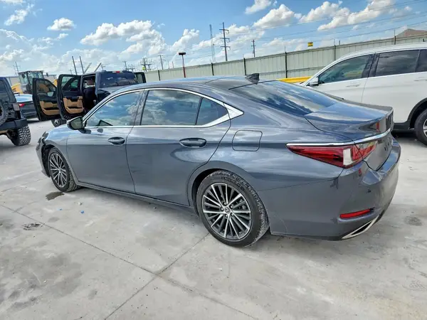 58ADZ1B15NU124384 2022 LEXUS ES - Image 2