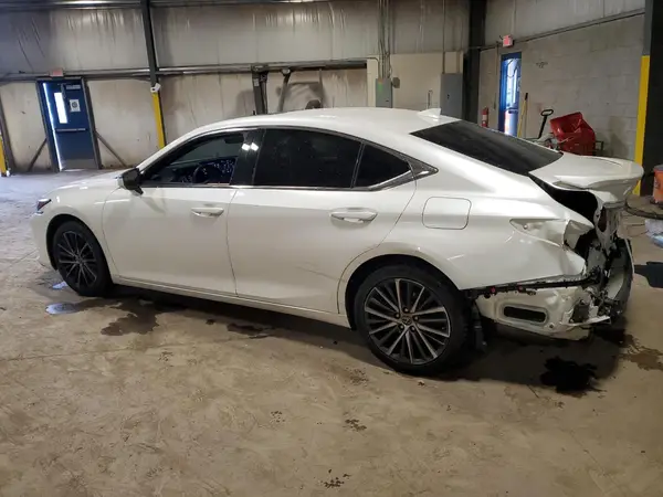 58ADZ1B15NU127947 2022 LEXUS ES - Image 2