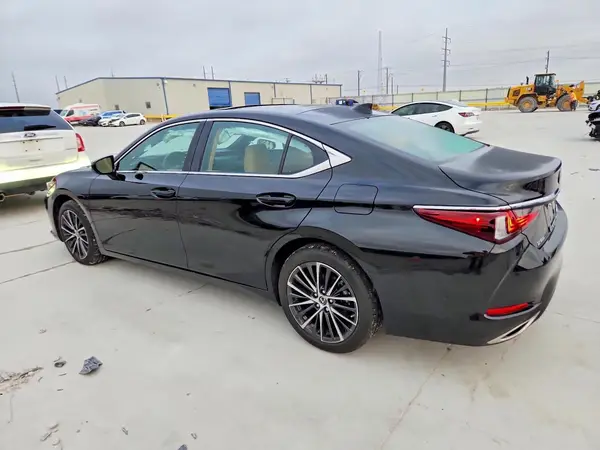 58ADZ1B15RU162221 2024 LEXUS ES - Image 2