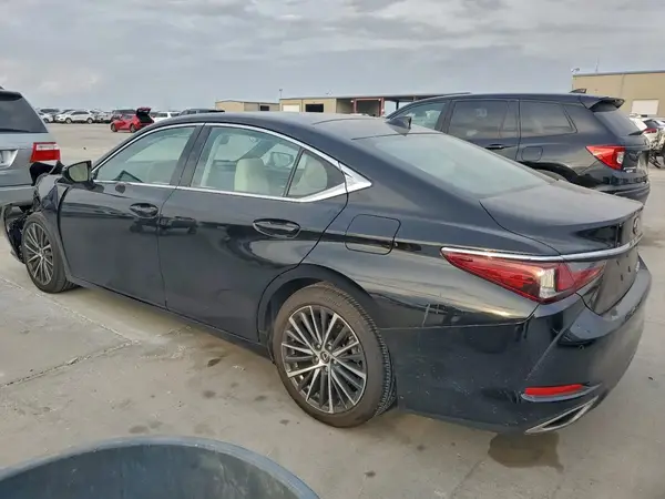 58ADZ1B15RU164762 2024 LEXUS ES - Image 2