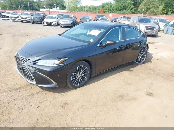 58ADZ1B15RU182579 2024 LEXUS ES - Image 2