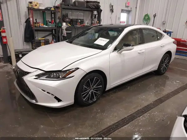 58ADZ1B15RU184543 2024 LEXUS ES - Image 2