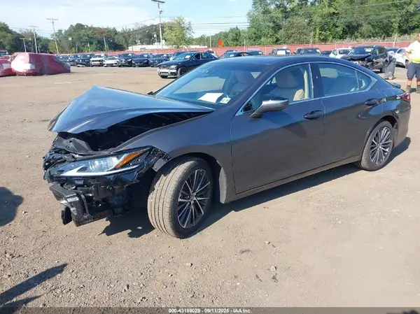 58ADZ1B15SU193264 2025 LEXUS ES - Image 2