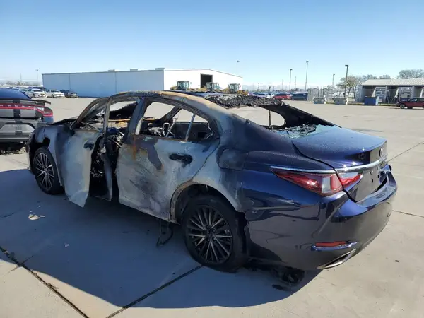 58ADZ1B15SU195323 2025 LEXUS ES - Image 2