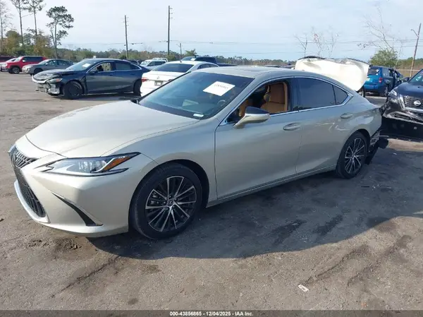 58ADZ1B15SU197069 2025 LEXUS ES - Image 2