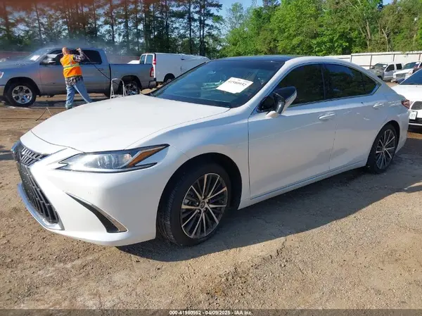 58ADZ1B15SU199856 2025 LEXUS ES - Image 2