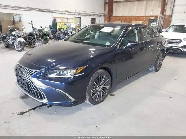 58ADZ1B15SU201752 2025 LEXUS ES - Image 2