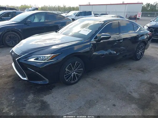 58ADZ1B15SU207194 2025 LEXUS ES - Image 2