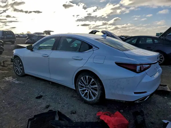 58ADZ1B16LU061180 2020 LEXUS ES - Image 2