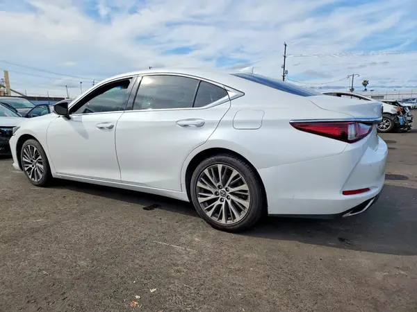 58ADZ1B16MU083486 2021 LEXUS ES - Image 2