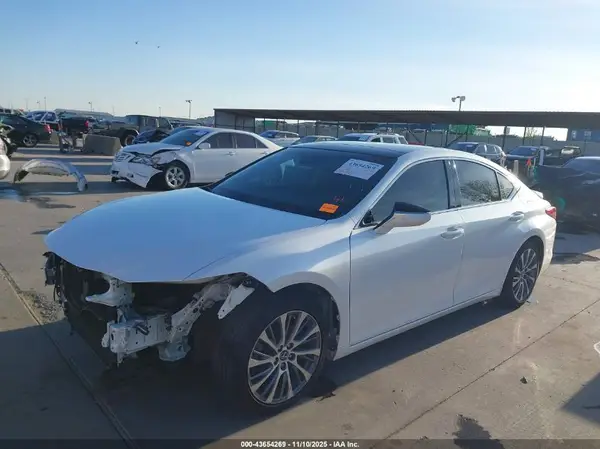58ADZ1B16MU088459 2021 LEXUS ES - Image 2