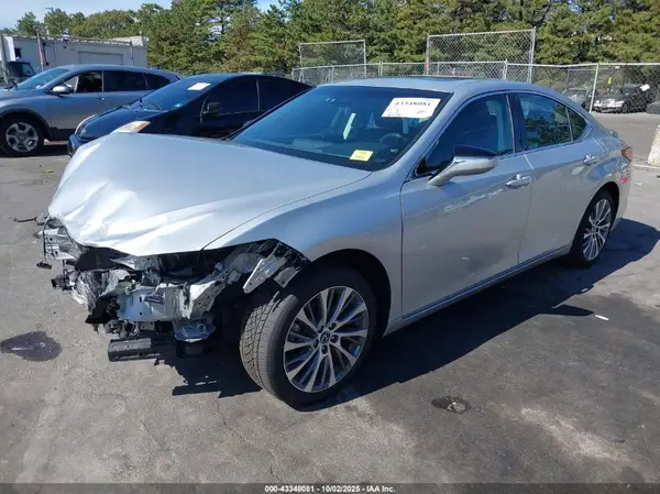 58ADZ1B16MU088655 2021 LEXUS ES - Image 2