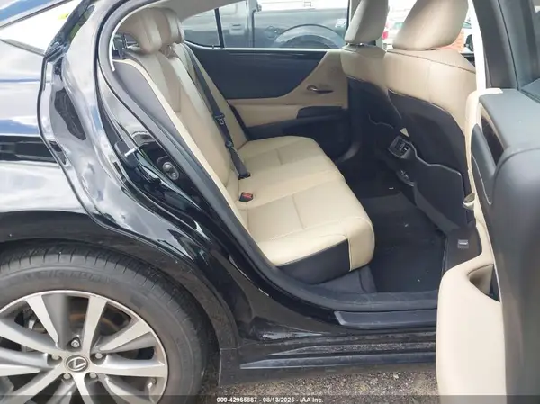 58ADZ1B16MU102151 2021 LEXUS ES - Image 8