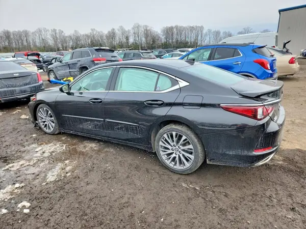 58ADZ1B16MU110654 2021 LEXUS ES - Image 2