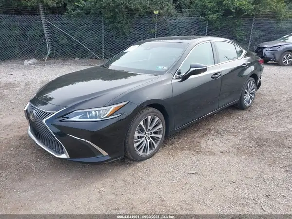 58ADZ1B16MU110847 2021 LEXUS ES - Image 2