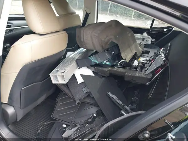 58ADZ1B16MU110847 2021 LEXUS ES - Image 8