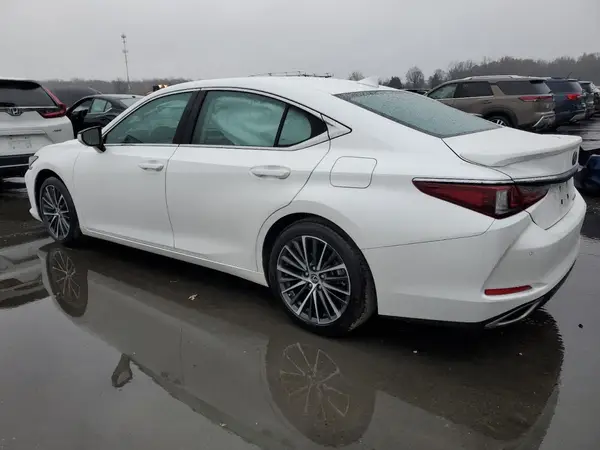 58ADZ1B16NU116682 2022 LEXUS ES - Image 2