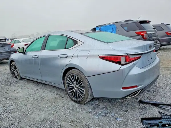 58ADZ1B16NU121736 2022 LEXUS ES - Image 2